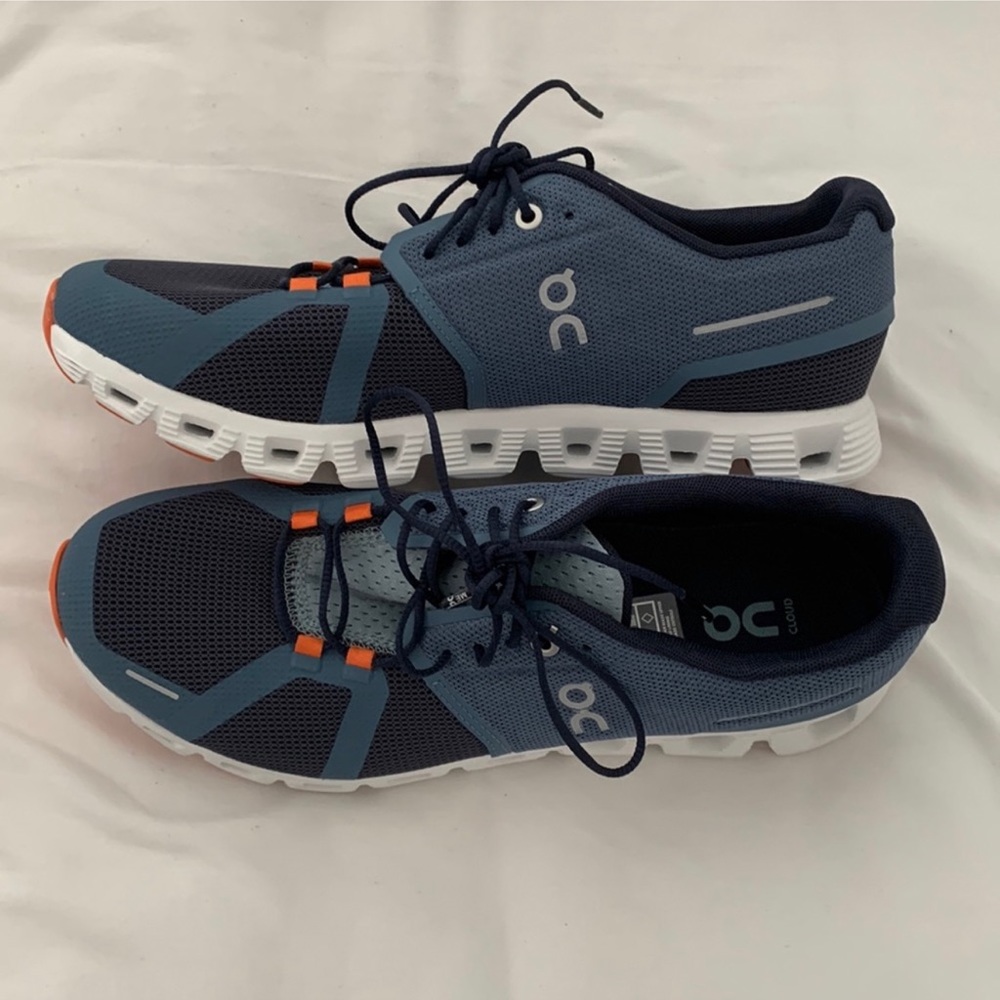NWOT Mens on cloud Shoes Size 9